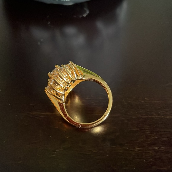 Vintage Avon Cocktail Ring - Picture 5 of 5